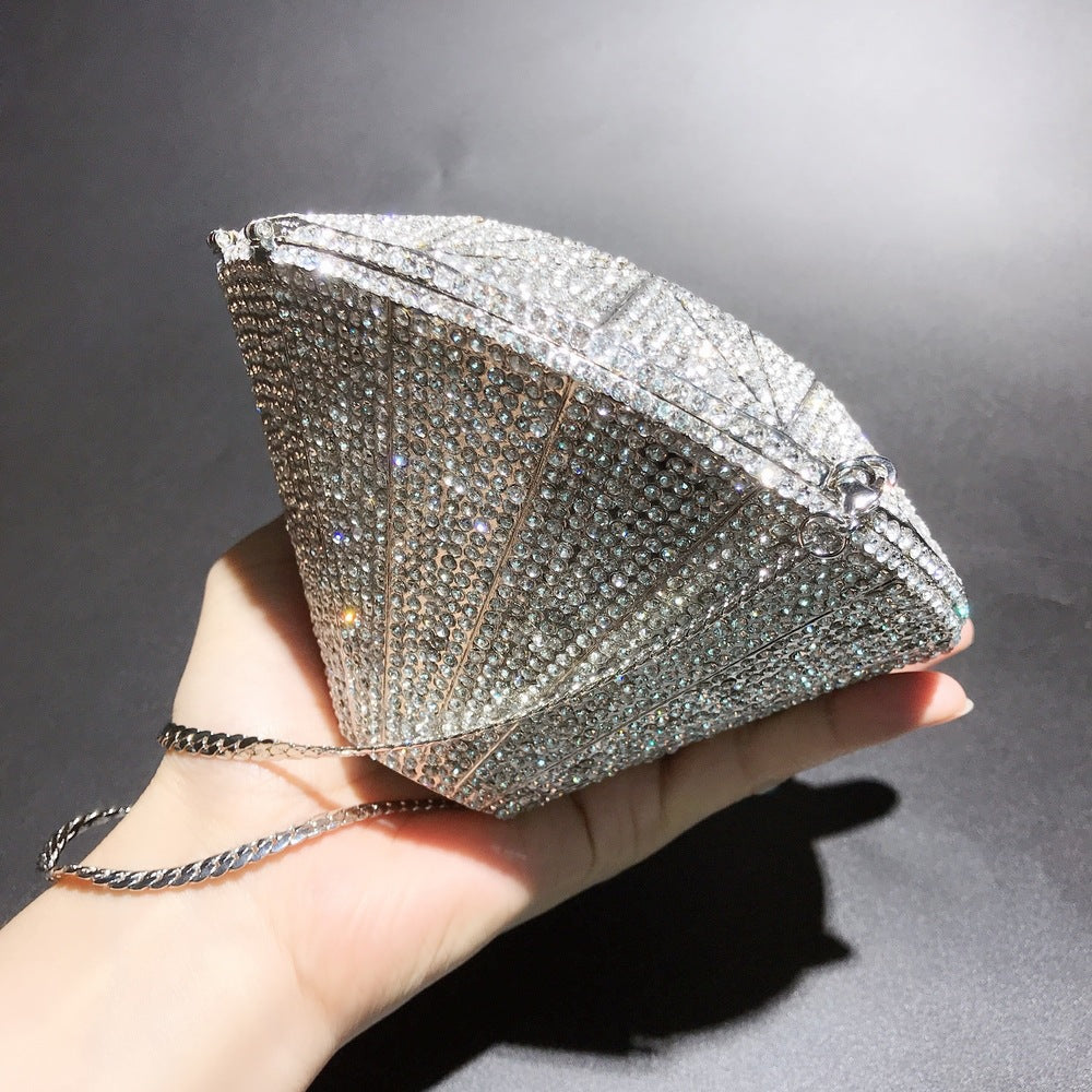 Three-dimensional diamond shape handbags