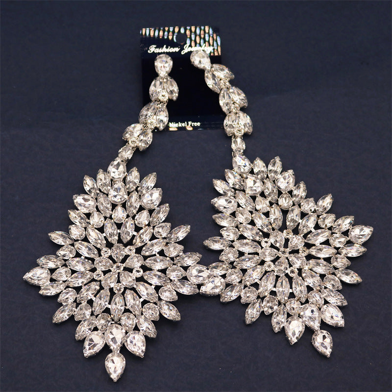 Diamond-shaped Luxury Rhinestone Earrings