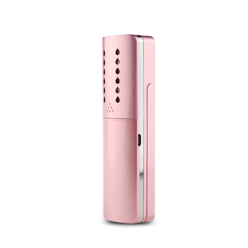 Portable moisturizing spray